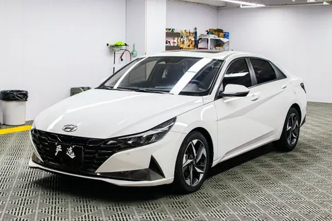 Hyundai Elantra 1.5L CVT LUX Premium, 2022 год, автомобиль из Китая
