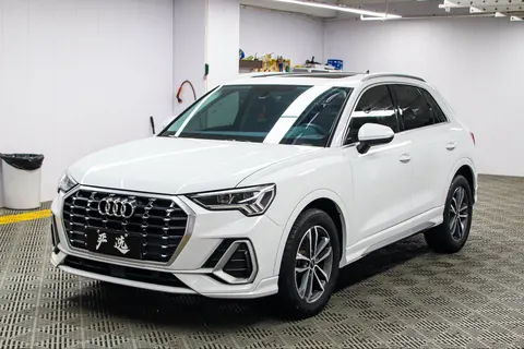 Audi Q3 35 TFSI Entry Dynamic, 2022 год, автомобиль из Китая